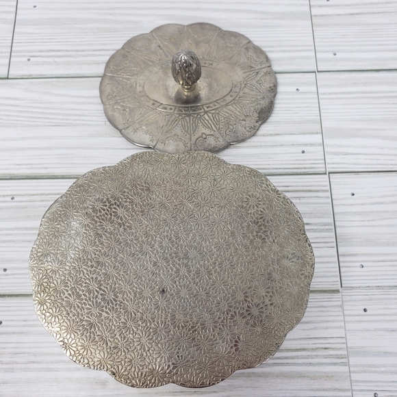 Oval Scalloped Jewelry Trinket Box Red Interior Lined Removeable Lid Acorn Hande - Picture 7 of 16